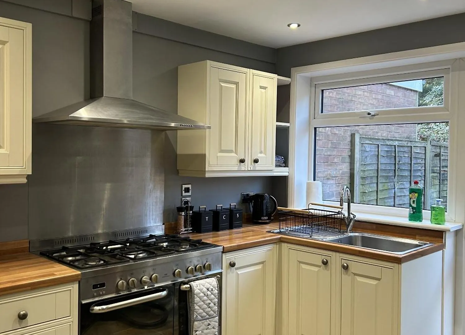 Carman House Villa Crawley  Crawley (West Sussex)