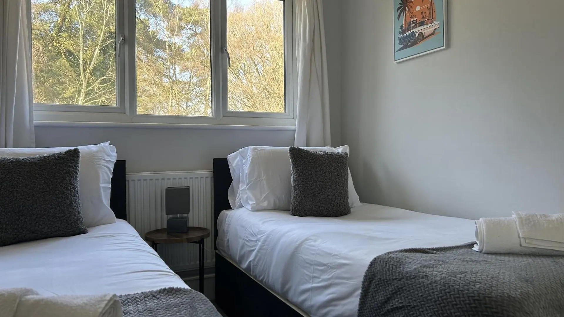 Carman House Villa Crawley  Holiday home
