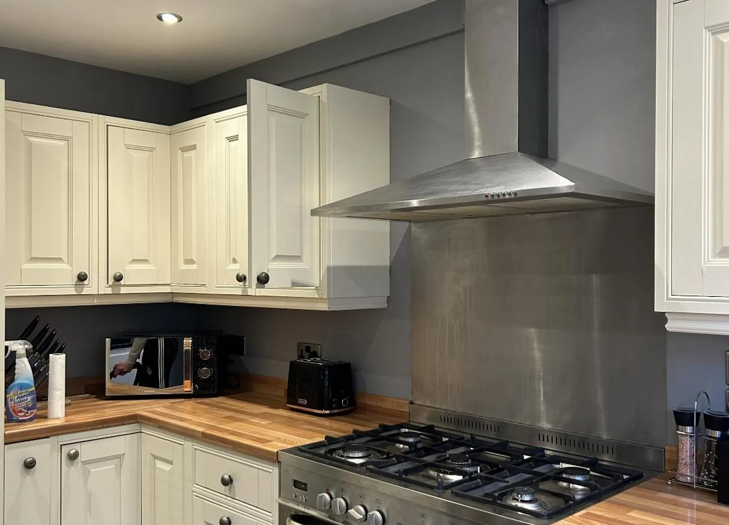 Carman House Villa Crawley  United Kingdom
