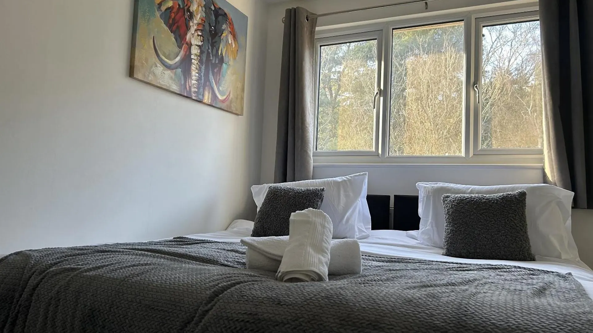 Carman House Villa Crawley  United Kingdom